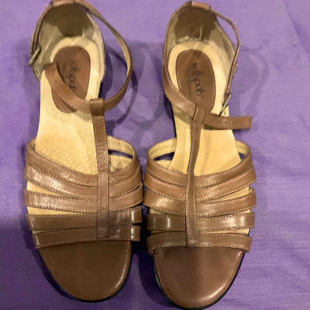 Soft spots Brown Flat Sandals, Size 8.5